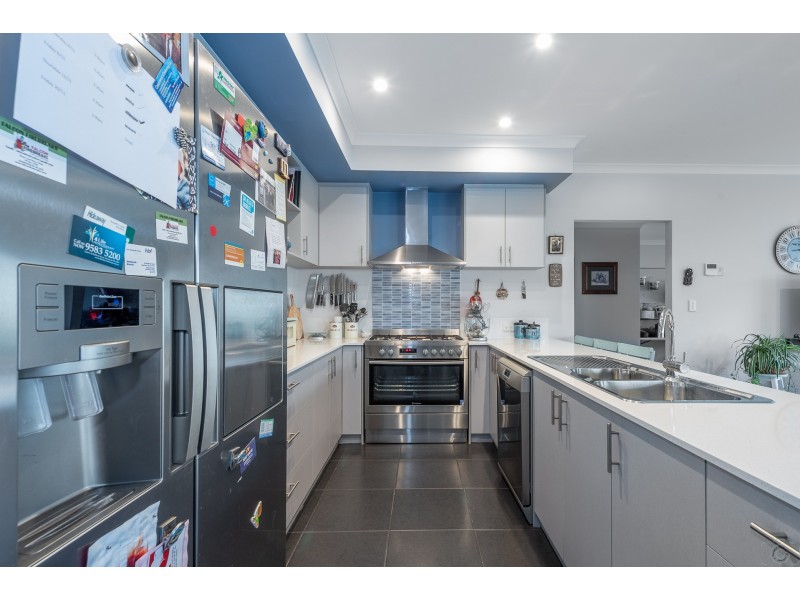 33 Carnaby Drive, Dawesville WA 6211