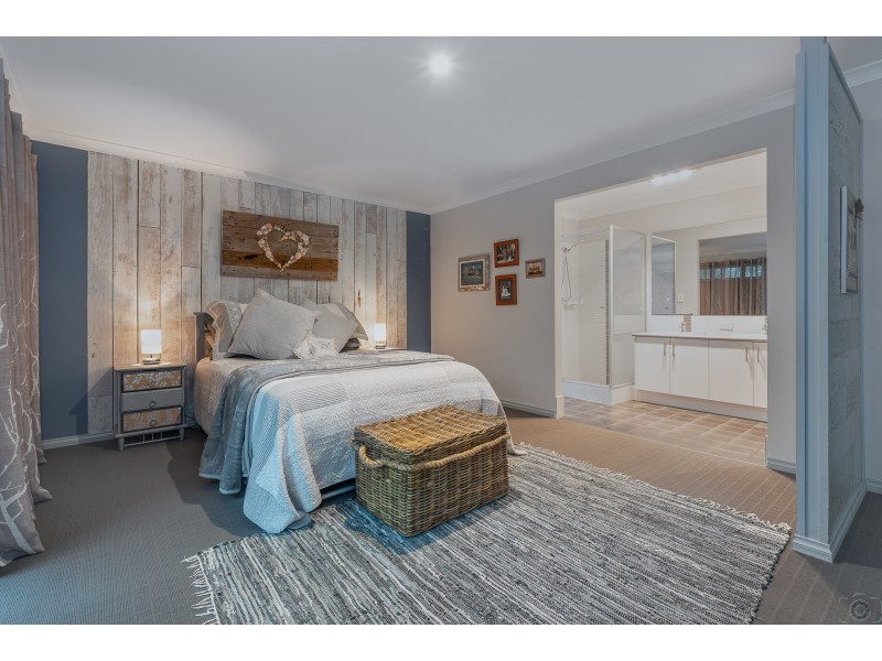 33 Carnaby Drive, Dawesville WA 6211