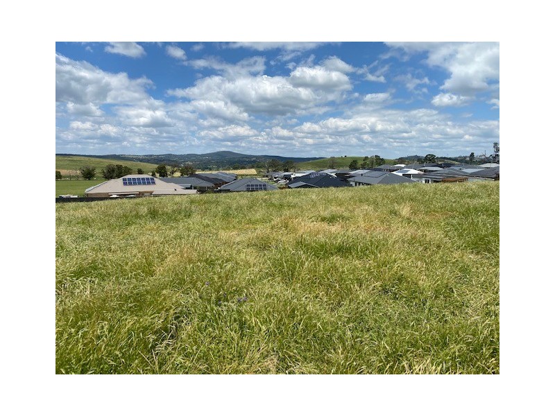 274 Leeds Parade, Orange NSW 2800