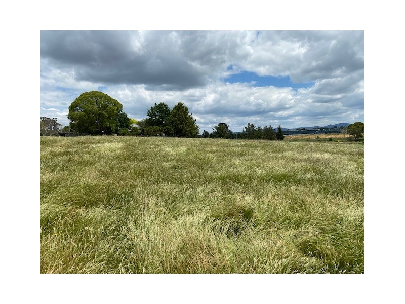 274 Leeds Parade, Orange NSW 2800