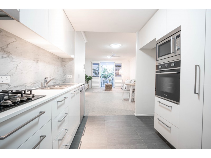 2/21 Dixon Street, New Farm QLD 4005