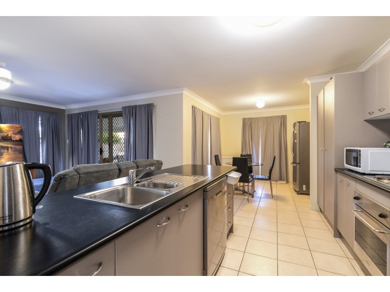 8 Hilldean Drive, Raceview QLD 4305