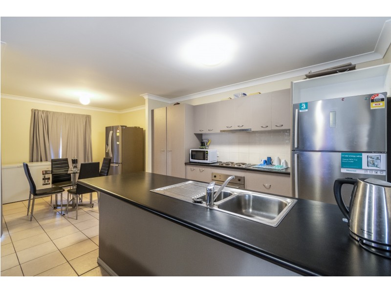 8 Hilldean Drive, Raceview QLD 4305