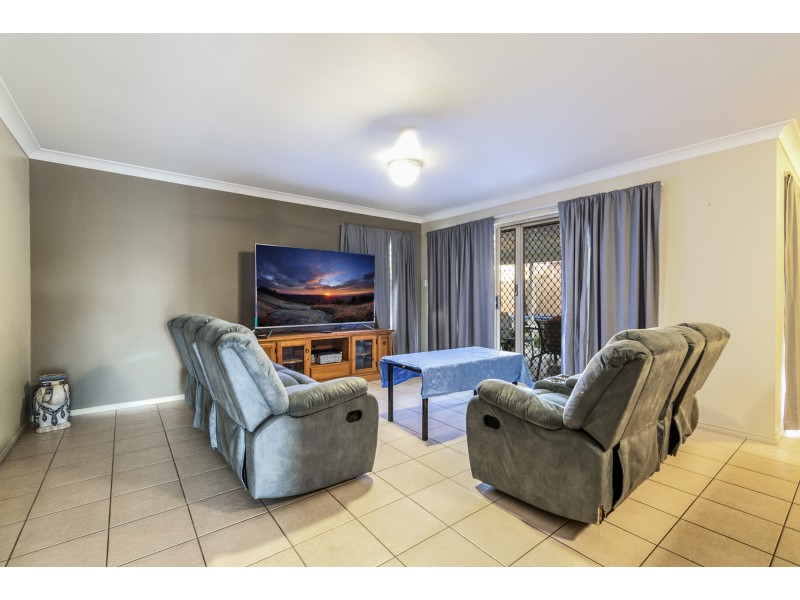 8 Hilldean Drive, Raceview QLD 4305