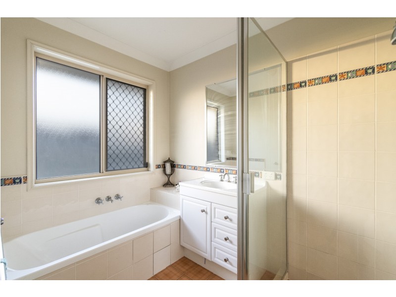 8 Hilldean Drive, Raceview QLD 4305