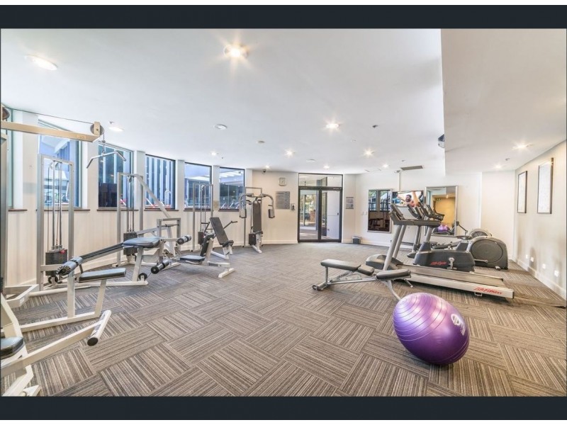 25 Laycock St, Surfers Paradise QLD 4217