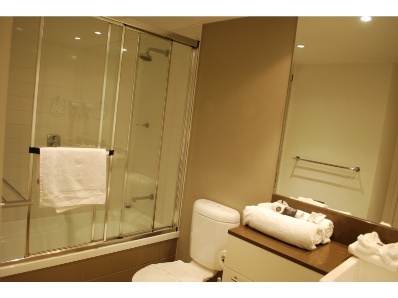 18 Enderley Avenue, Surfers Paradise QLD 4217