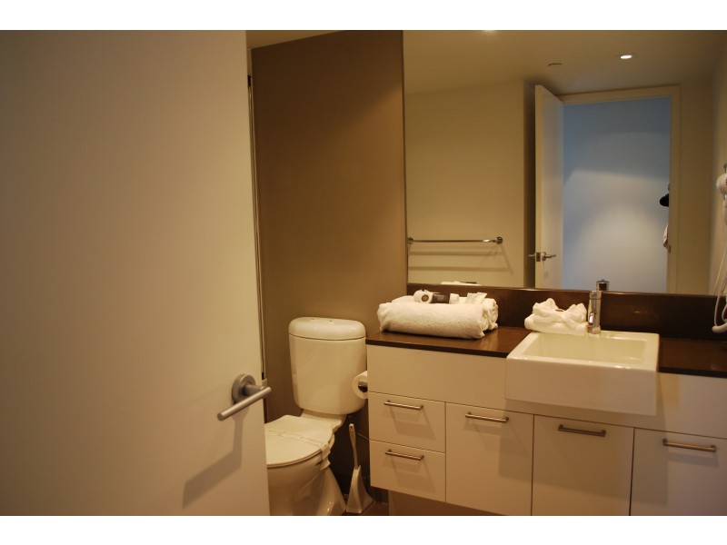 18 Enderley Avenue, Surfers Paradise QLD 4217