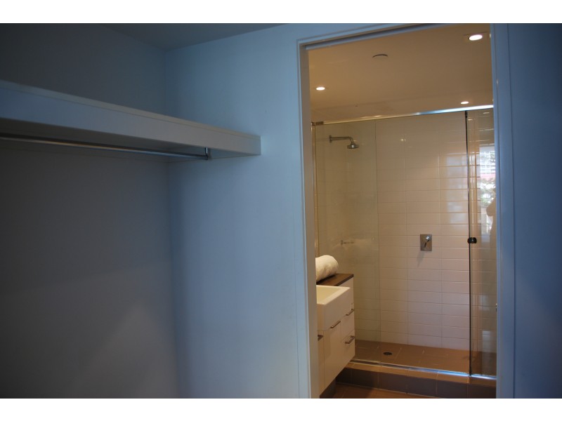 18 Enderley Avenue, Surfers Paradise QLD 4217