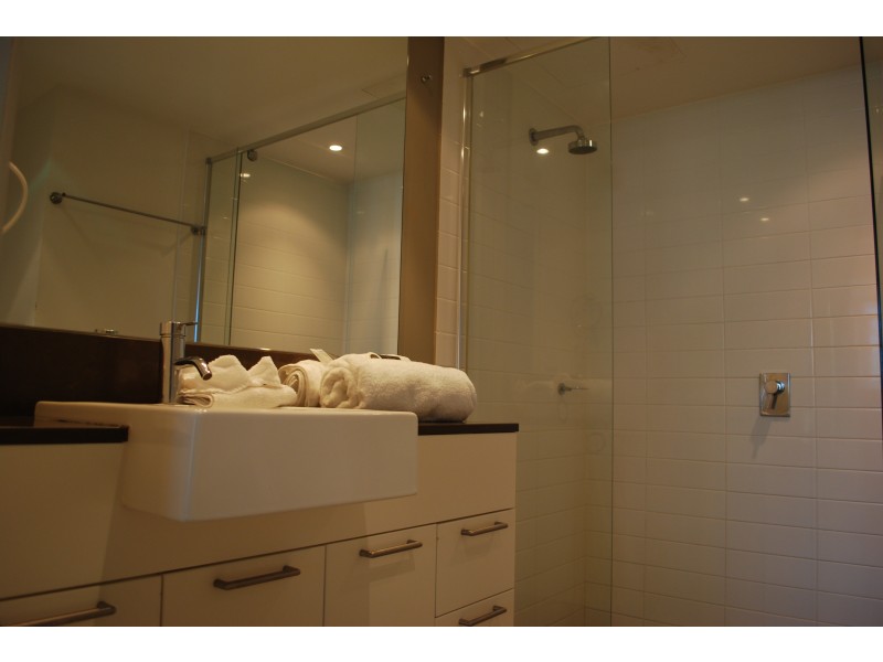 18 Enderley Avenue, Surfers Paradise QLD 4217