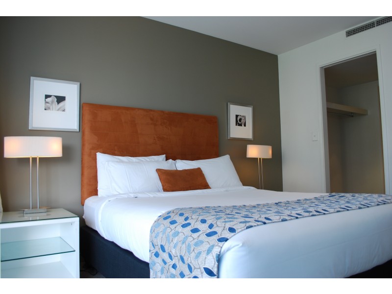 18 Enderley Avenue, Surfers Paradise QLD 4217