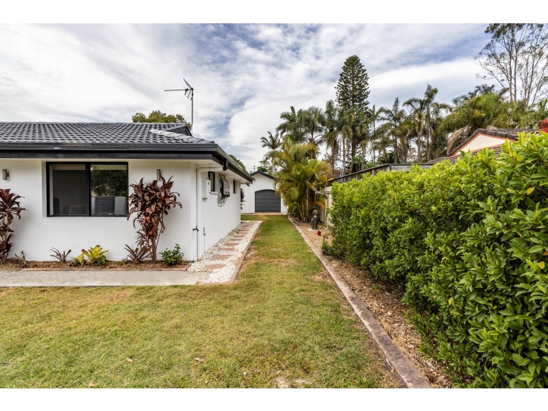 3 Collins Crescent, Benowa QLD 4217