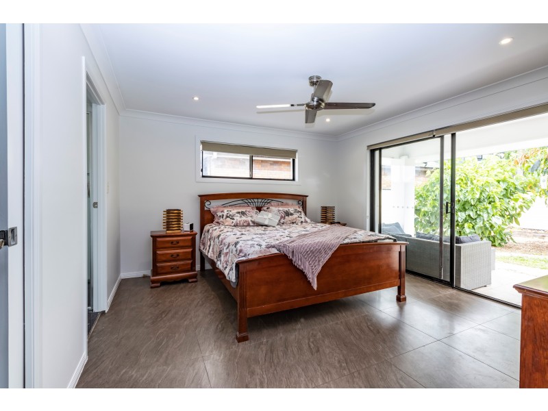 3 Collins Crescent, Benowa QLD 4217