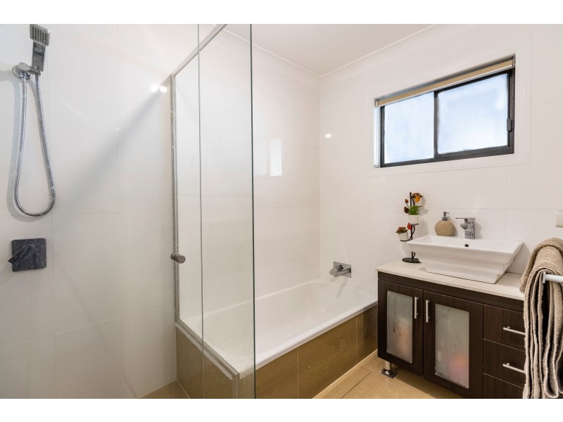 3 Collins Crescent, Benowa QLD 4217