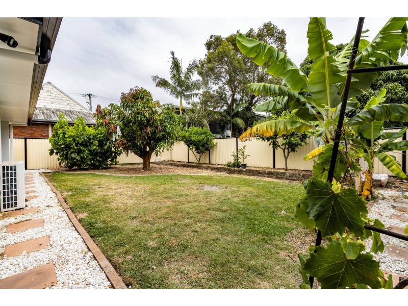 3 Collins Crescent, Benowa QLD 4217