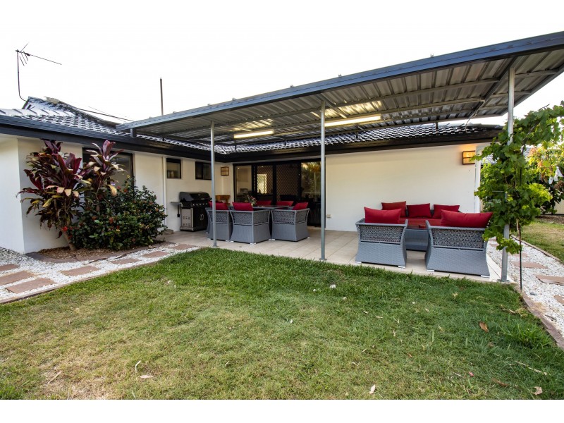 3 Collins Crescent, Benowa QLD 4217