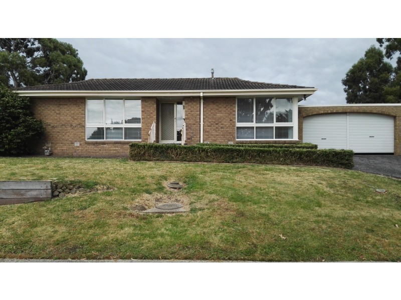 18 Saxonwood Drive, Narre Warren VIC 3805