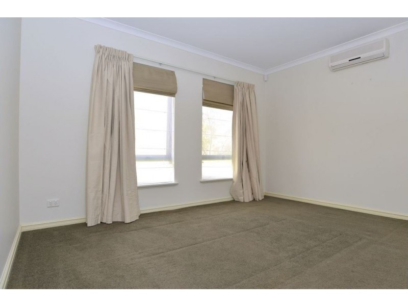 24A Knutsford Avenue, Rivervale WA 6103