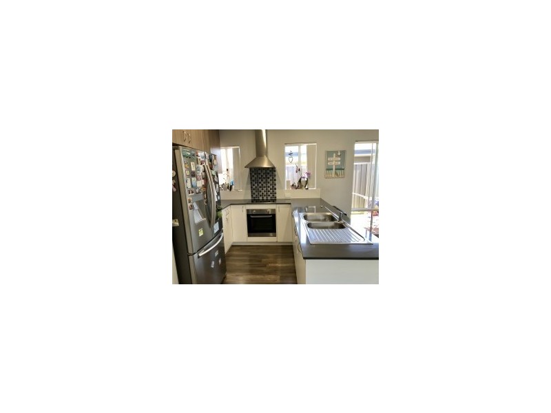 72 Bottlenose Circuit, Waikiki WA 6169