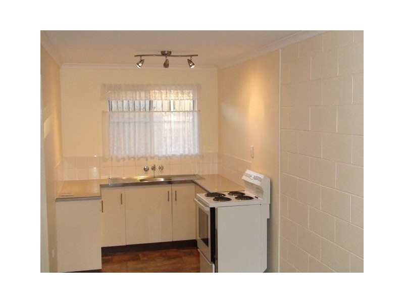 1-4/6 Wenitong Street, West Gladstone QLD 4680