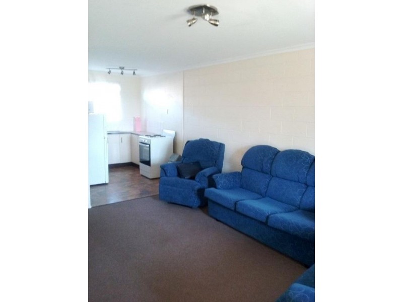 1-4/6 Wenitong Street, West Gladstone QLD 4680