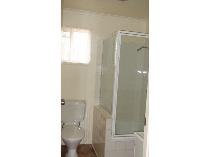 1-4/6 Wenitong Street, West Gladstone QLD 4680