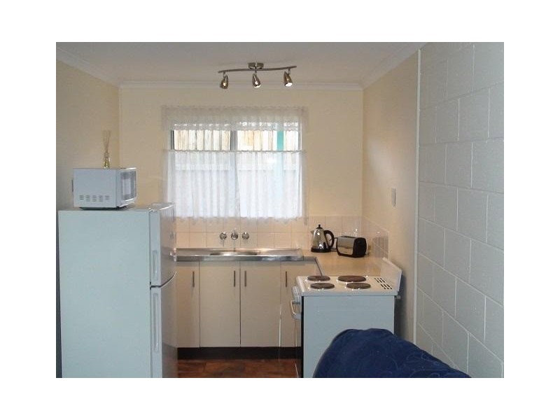 1-4/6 Wenitong Street, West Gladstone QLD 4680