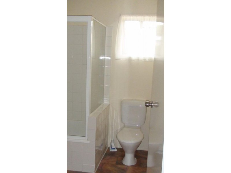 1-4/6 Wenitong Street, West Gladstone QLD 4680