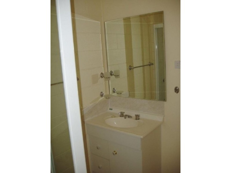 1-4/6 Wenitong Street, West Gladstone QLD 4680