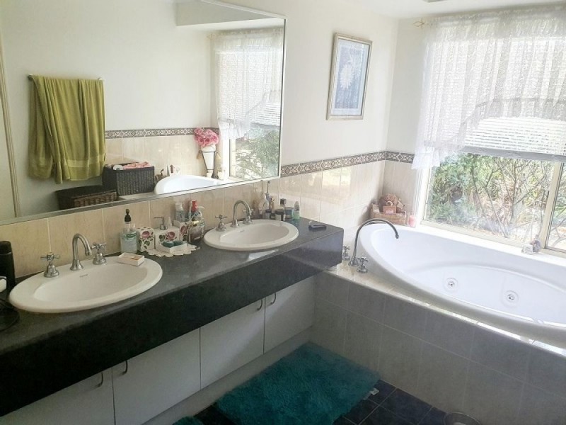 13 Walker Road, Gleneagle QLD 4285