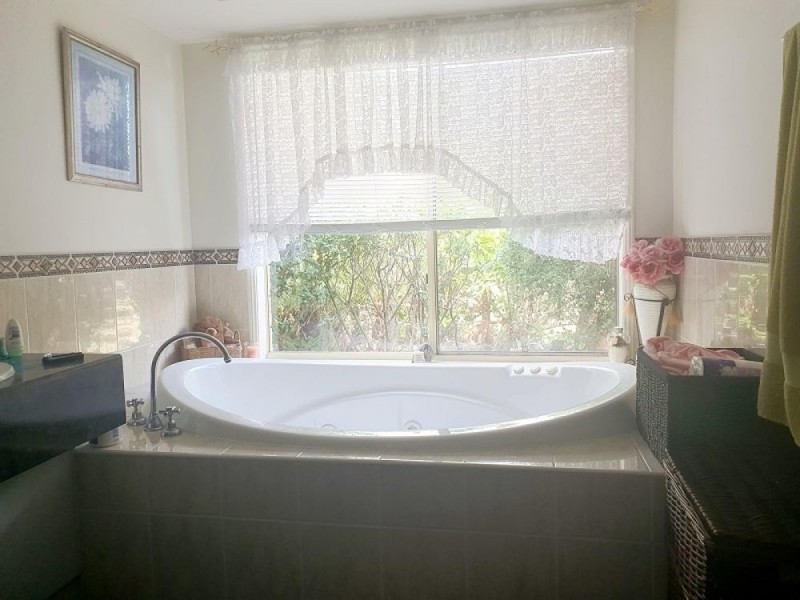 13 Walker Road, Gleneagle QLD 4285