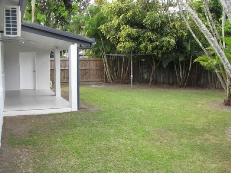 2/14 Trucano Close, Whitfield QLD 4870