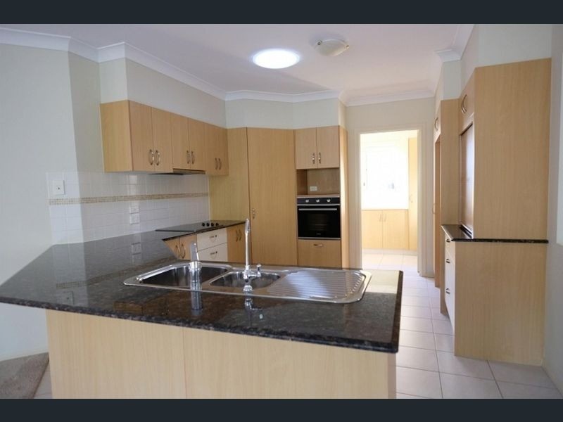 26 Leicester Square, Highland Park QLD 4211