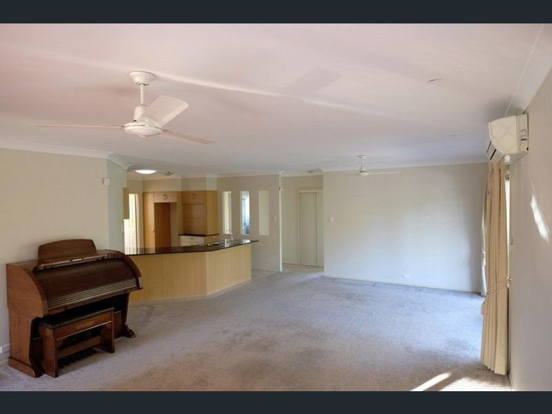 26 Leicester Square, Highland Park QLD 4211