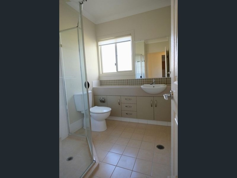 26 Leicester Square, Highland Park QLD 4211