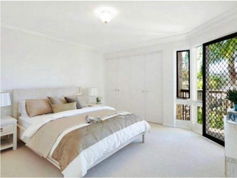 2/10 Minkara Road, Bayview NSW 2104
