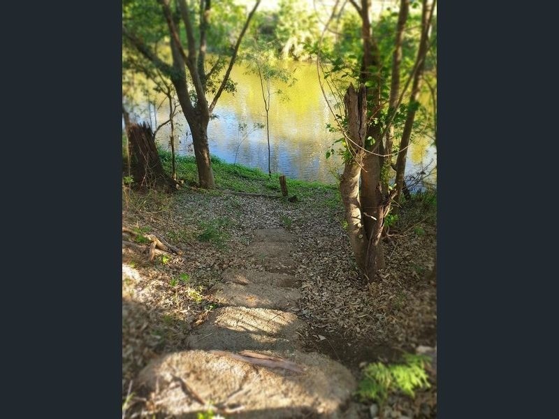 23 Sydney Street, Brassall QLD 4305