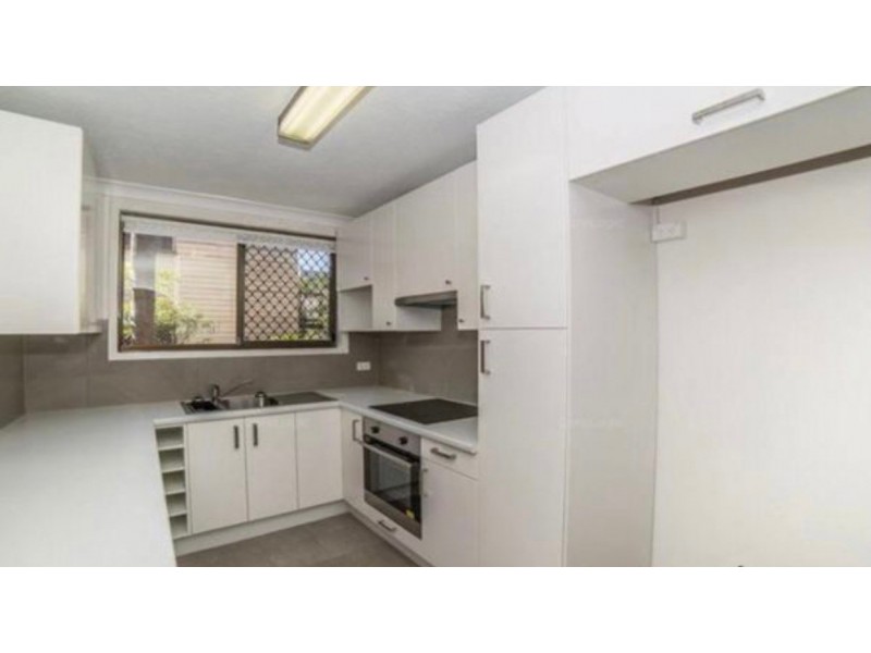 2/10 Elizabeth Avenue, Broadbeach QLD 4218