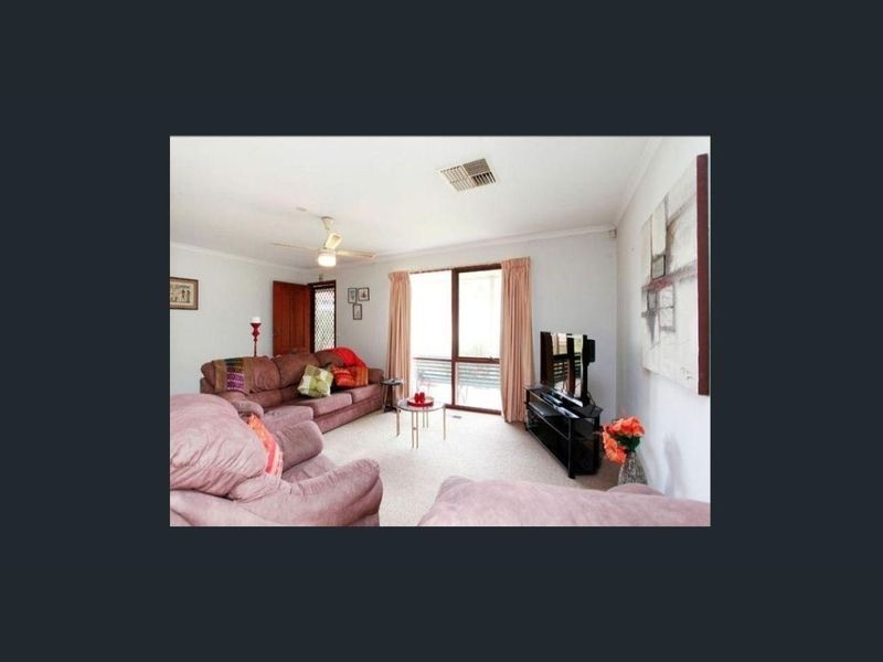 69 Willow Drive, Hampton Park VIC 3976