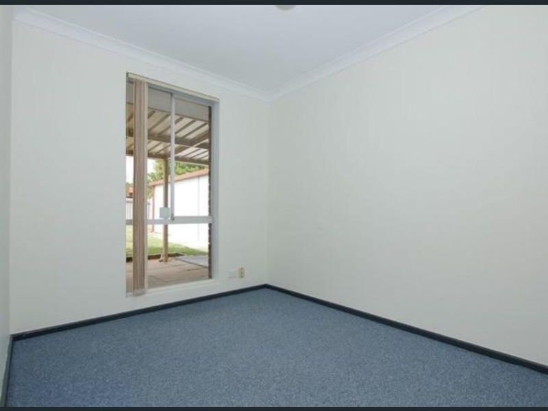 32 Lincoln Road, Forrestfield WA 6058