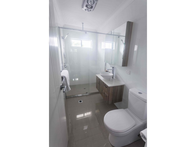 1/2 Howard Street, Gaythorne QLD 4051