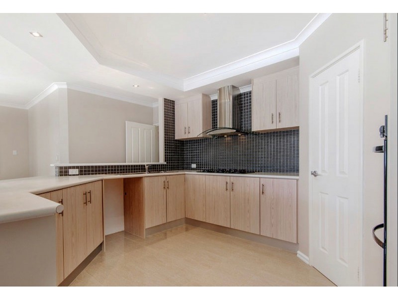 37 Sainte Maxime Avenue, Port Kennedy WA 6172