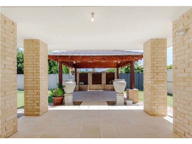 37 Sainte Maxime Avenue, Port Kennedy WA 6172