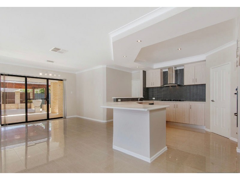 37 Sainte Maxime Avenue, Port Kennedy WA 6172