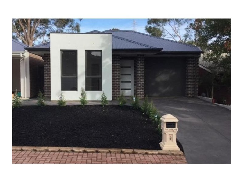 8 Roxanne Avenue, Aberfoyle Park SA 5159