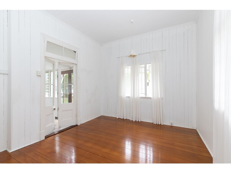 117 Simpsons Rd, Bardon QLD 4065