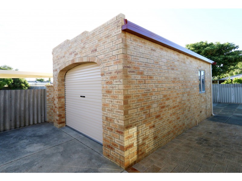 7 Tangaroa Close, Cooloongup WA 6168