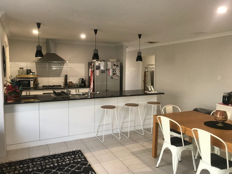 284 Peelwood Parade, Halls Head WA 6210