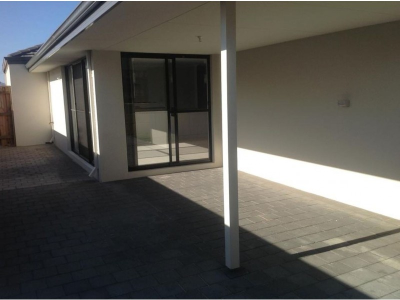 284 Peelwood Parade, Halls Head WA 6210