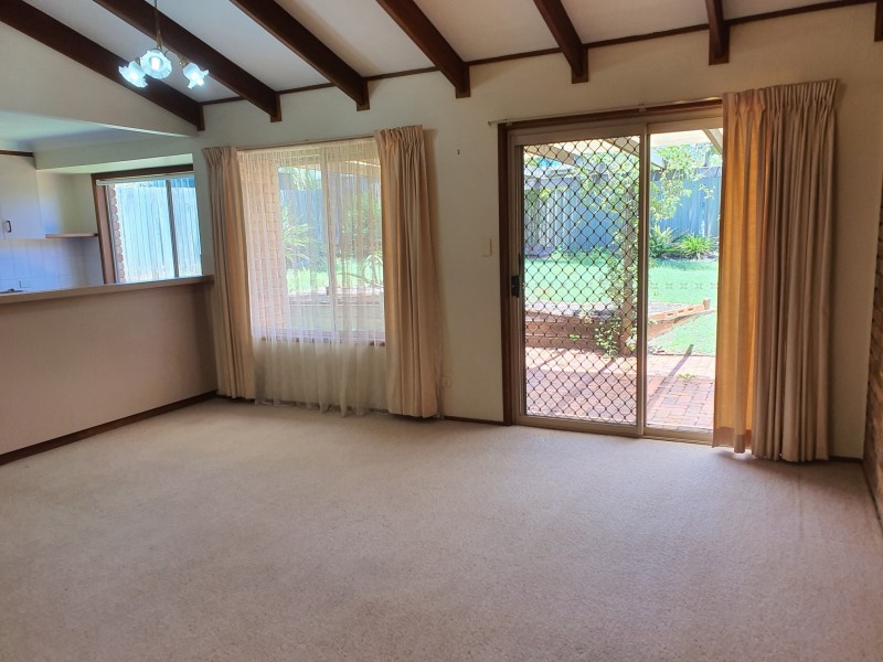 1/6 Hanna Court, Kearneys Spring QLD 4350